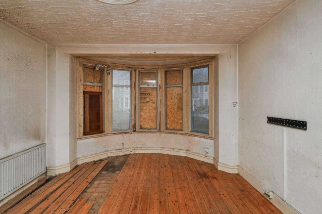 11 The Rise, Palmers Green, London N13 5LF 4