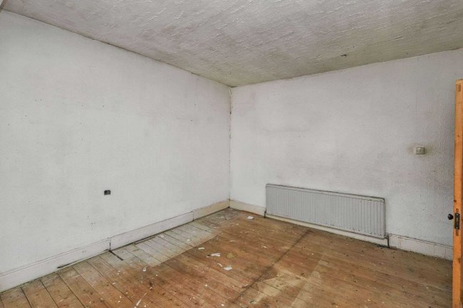 11 The Rise, Palmers Green, London N13 5LF 4