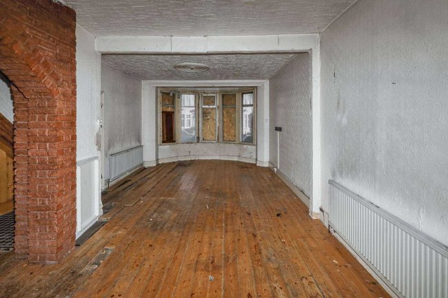 11 The Rise, Palmers Green, London N13 5LF 4