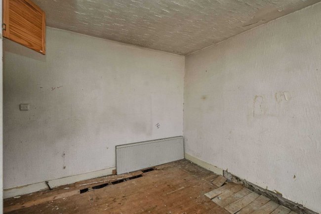 11 The Rise, Palmers Green, London N13 5LF 4