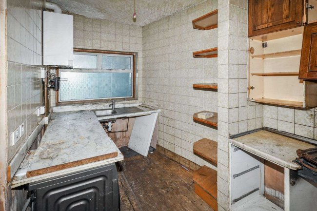 11 The Rise, Palmers Green, London N13 5LF 4