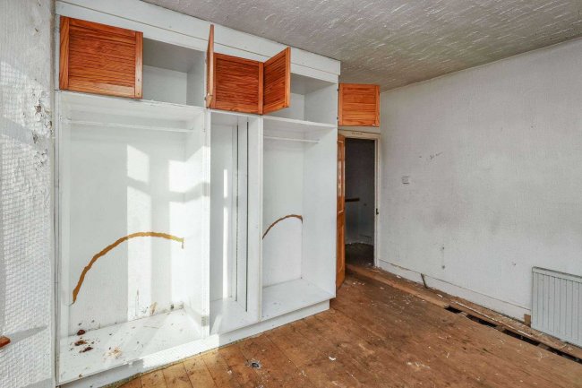 11 The Rise, Palmers Green, London N13 5LF 4