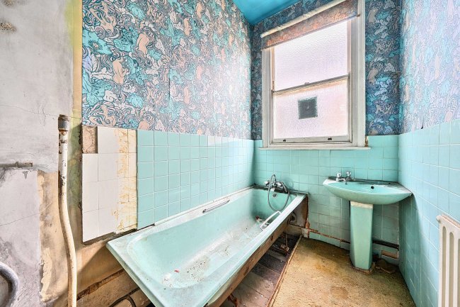 79 Bromley Road, Catford, London, SE6 2UF 8