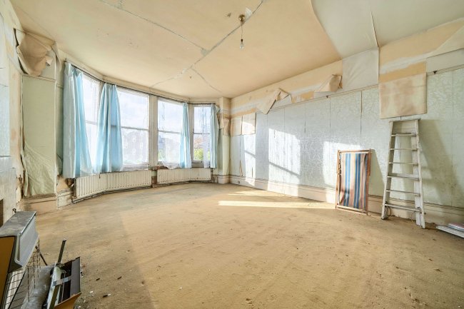 79 Bromley Road, Catford, London, SE6 2UF 8