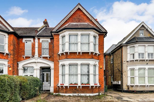 79 Bromley Road, Catford, London, SE6 2UF 8