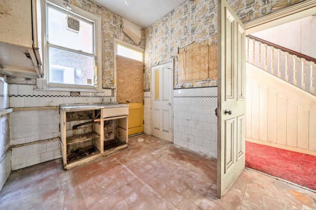 79 Bromley Road, Catford, London, SE6 2UF 8