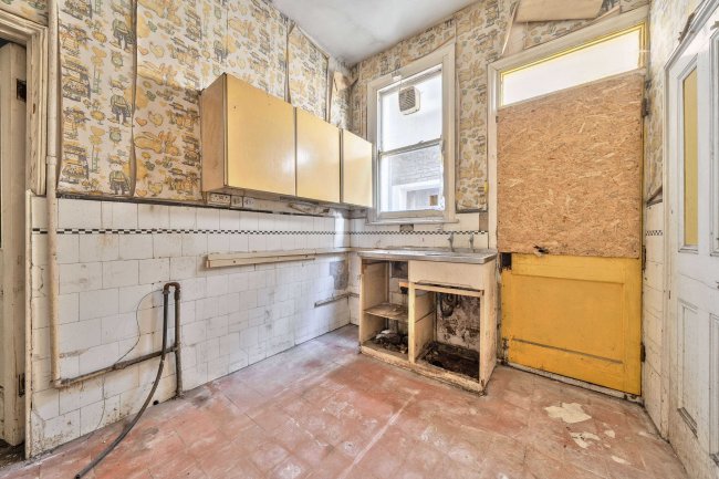 79 Bromley Road, Catford, London, SE6 2UF 8