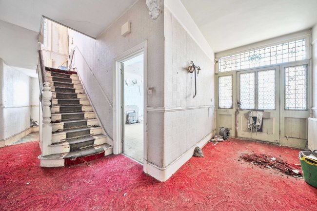 79 Bromley Road, Catford, London, SE6 2UF 8