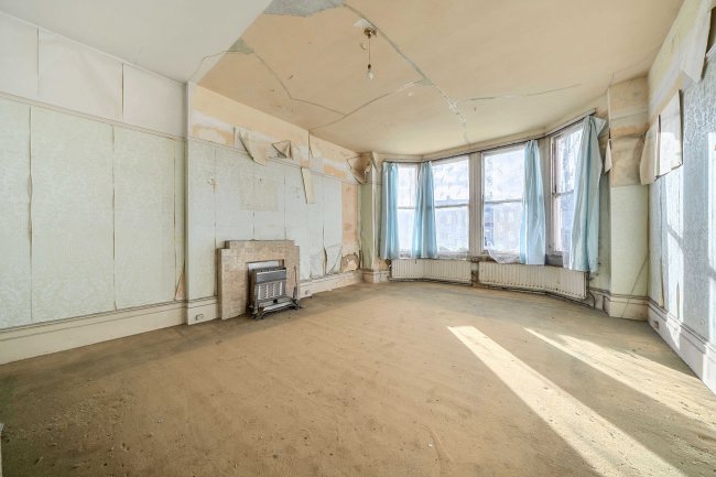 79 Bromley Road, Catford, London, SE6 2UF 8