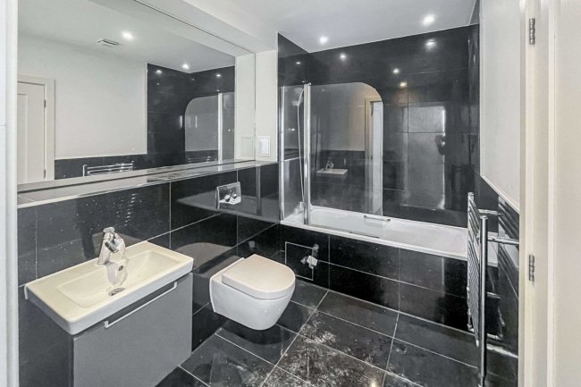 Flat 92 Green Dragon House, 64-70 High Street, Croydon, CR0 1FT 1