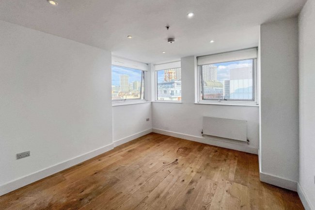 Flat 92 Green Dragon House, 64-70 High Street, Croydon, CR0 1FT 1