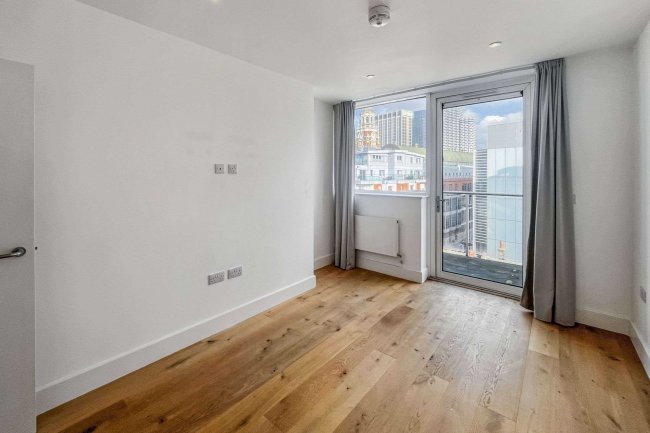 Flat 92 Green Dragon House, 64-70 High Street, Croydon, CR0 1FT 1