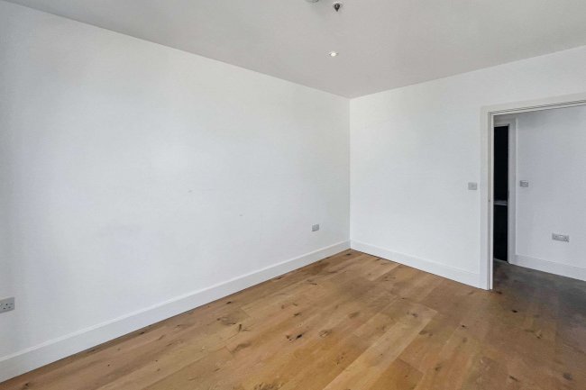 Flat 92 Green Dragon House, 64-70 High Street, Croydon, CR0 1FT 1