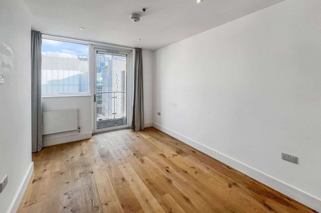 Flat 92 Green Dragon House, 64-70 High Street, Croydon, CR0 1FT 1