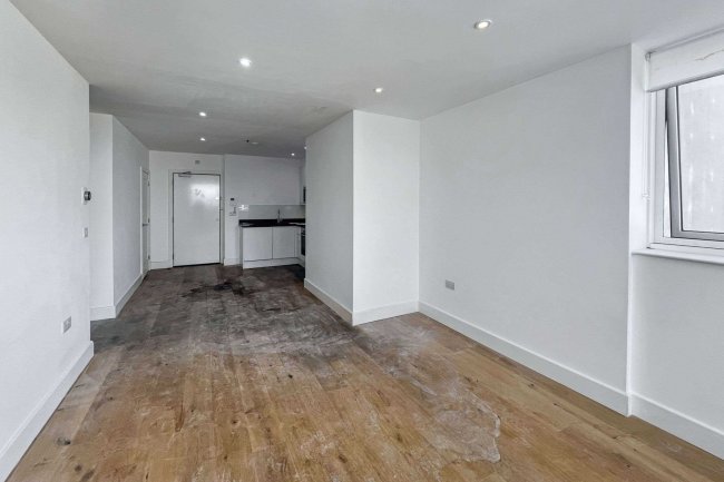 Flat 92 Green Dragon House, 64-70 High Street, Croydon, CR0 1FT 1