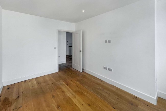 Flat 92 Green Dragon House, 64-70 High Street, Croydon, CR0 1FT 1