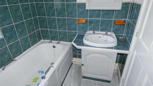 58 York Road, North Hull Estate, Hull, East Yorkshire, HU6 9RA 9