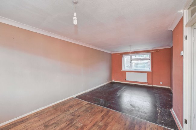 25 Kingston Close, Huntingdon, Cambridgeshire PE29 7LE 2