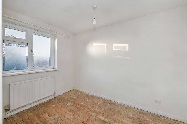 25 Kingston Close, Huntingdon, Cambridgeshire PE29 7LE 2