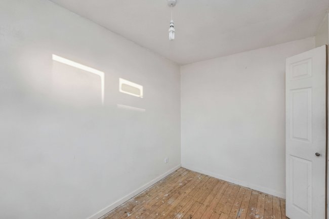 25 Kingston Close, Huntingdon, Cambridgeshire PE29 7LE 2