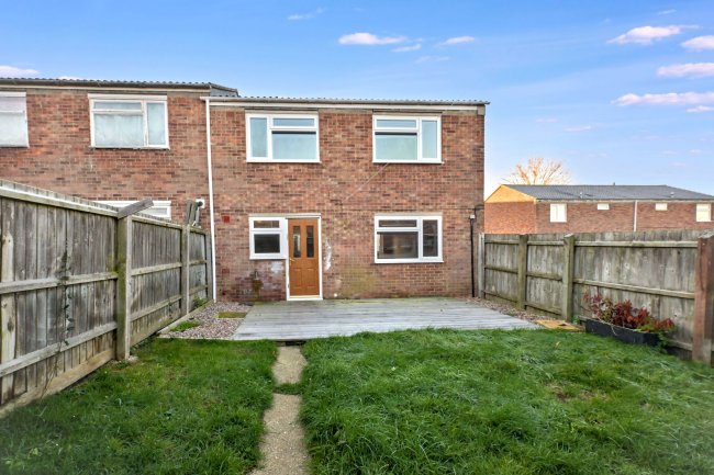 25 Kingston Close, Huntingdon, Cambridgeshire PE29 7LE 2