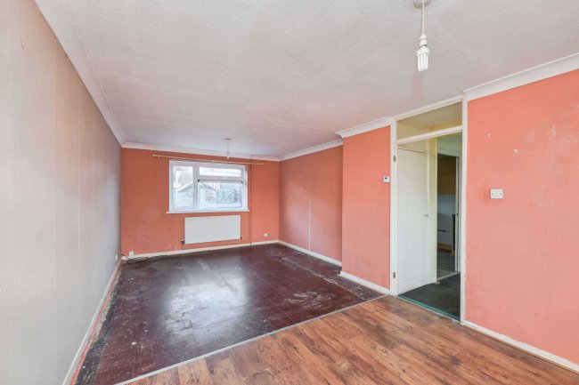 25 Kingston Close, Huntingdon, Cambridgeshire PE29 7LE 2