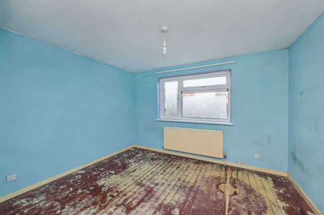 25 Kingston Close, Huntingdon, Cambridgeshire PE29 7LE 2