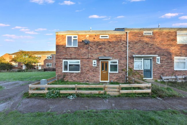 25 Kingston Close, Huntingdon, Cambridgeshire PE29 7LE 2