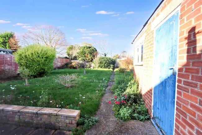 77 Harris Crescent, Needingworth, St. Ives, Cambridgeshire PE27 4TE 1