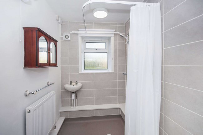 77 Harris Crescent, Needingworth, St. Ives, Cambridgeshire PE27 4TE 1