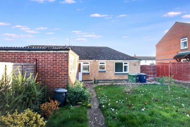 77 Harris Crescent, Needingworth, St. Ives, Cambridgeshire PE27 4TE 1