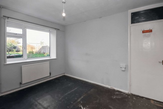 77 Harris Crescent, Needingworth, St. Ives, Cambridgeshire PE27 4TE 1