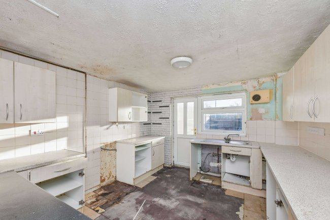 51 Sallowbush Road, Huntingdon, Cambridgeshire PE29 7BE 1