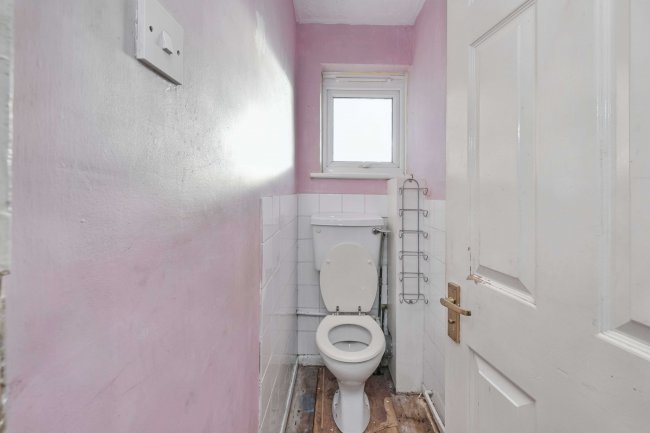 51 Sallowbush Road, Huntingdon, Cambridgeshire PE29 7BE 1