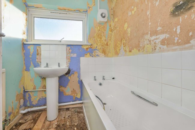 51 Sallowbush Road, Huntingdon, Cambridgeshire PE29 7BE 1