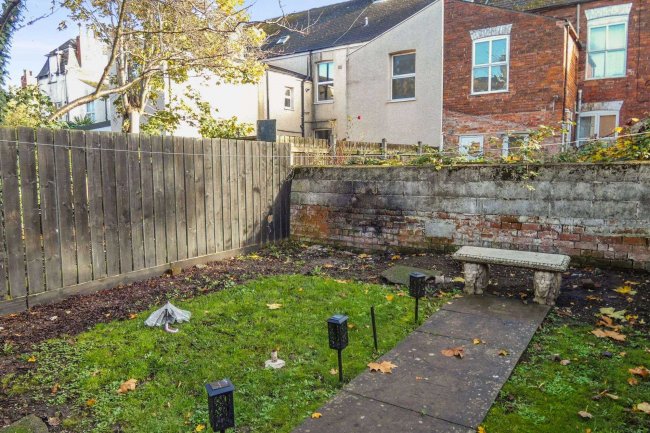 Flat 2, 14 Hutt Street, Hull, East Yorkshire, HU3 1QL 1