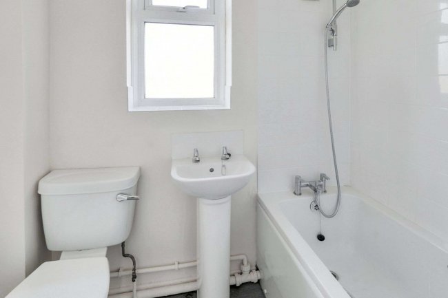 15 Brook Close, Bulwell, Nottingham, Nottinghamshire, NG6 8NL 3