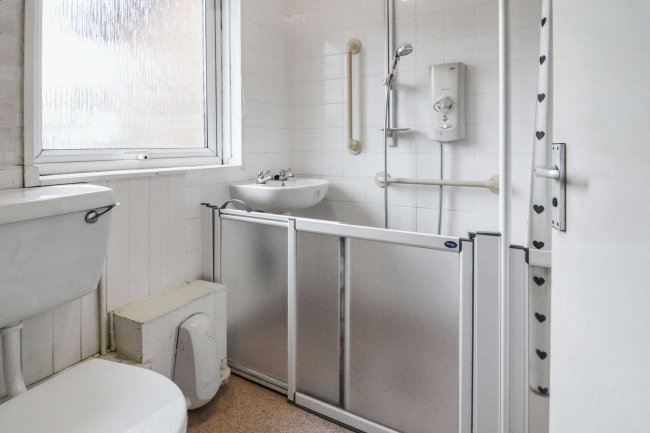 39 Middleton Avenue, Thornaby, Stockton-on-Tees, Cleveland, TS17 0HG 1