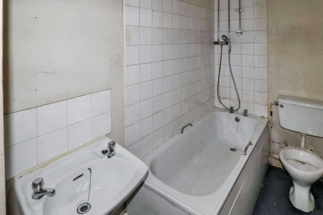 4 Hebble Brook Close, Mixenden, Halifax, HX2 8UJ 10