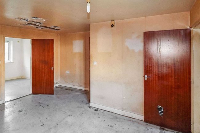 4 Hebble Brook Close, Mixenden, Halifax, HX2 8UJ 10