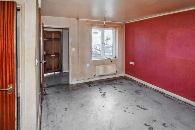 4 Hebble Brook Close, Mixenden, Halifax, HX2 8UJ 10