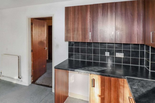 4 Hebble Brook Close, Mixenden, Halifax, HX2 8UJ 10