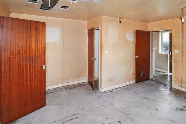 4 Hebble Brook Close, Mixenden, Halifax, HX2 8UJ 10