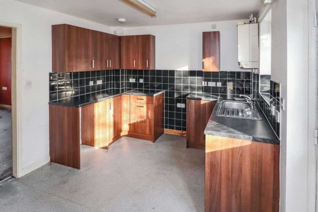 4 Hebble Brook Close, Mixenden, Halifax, HX2 8UJ 10