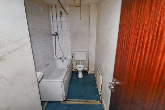 4 Hebble Brook Close, Mixenden, Halifax, HX2 8UJ 10