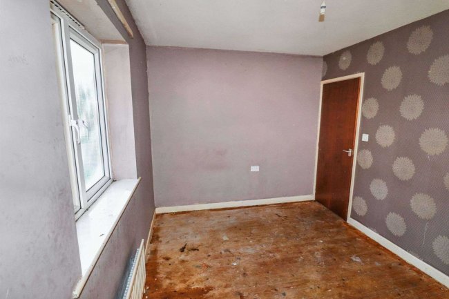 4 Hebble Brook Close, Mixenden, Halifax, HX2 8UJ 10