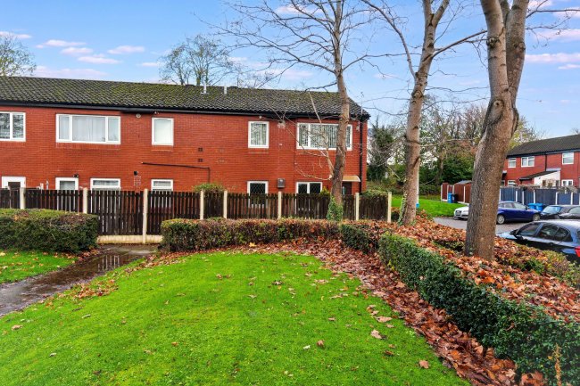 94 The Hove, Murdishaw, Runcorn, Cheshire, WA7 6EE 10