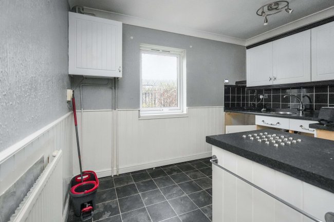 94 The Hove, Murdishaw, Runcorn, Cheshire, WA7 6EE 10