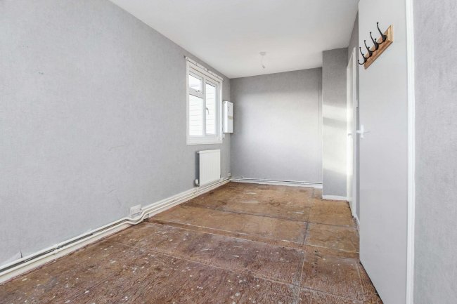 14 Heddon Walk, Hawkshead, Bradford, West Yorkshire, BD5 0TE 2