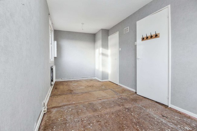 14 Heddon Walk, Hawkshead, Bradford, West Yorkshire, BD5 0TE 2